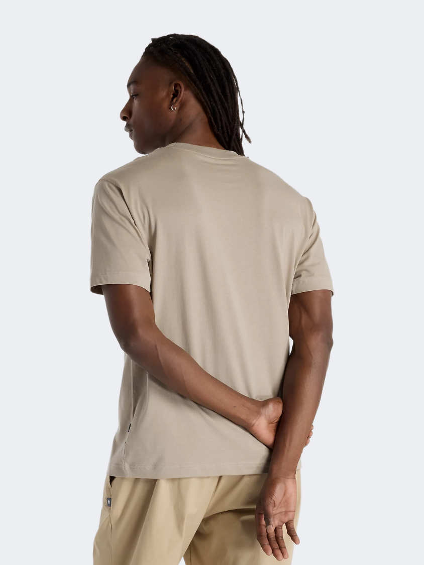 New Balance Chalk Board Logo Men Lifestyle T-Shirt Arid Stone