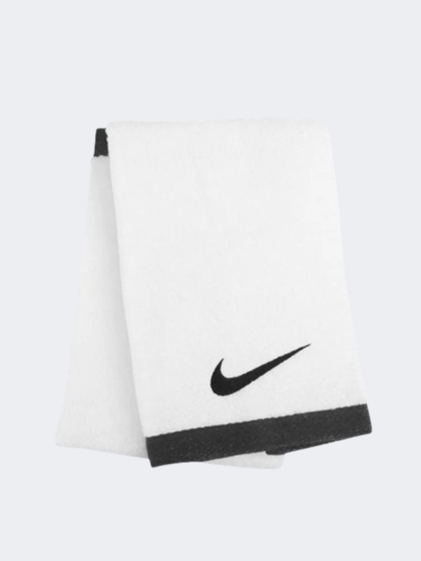 nike fundamental towel