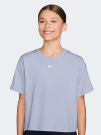 Nike Sportswear Essential Girls Lifestyle T-Shirt Ghost