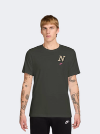 Nike Sportswear Club Neo Varsity Men Lifestyle T-Shirt Sequoia