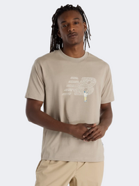 New Balance Chalk Board Logo Men Lifestyle T-Shirt Arid Stone