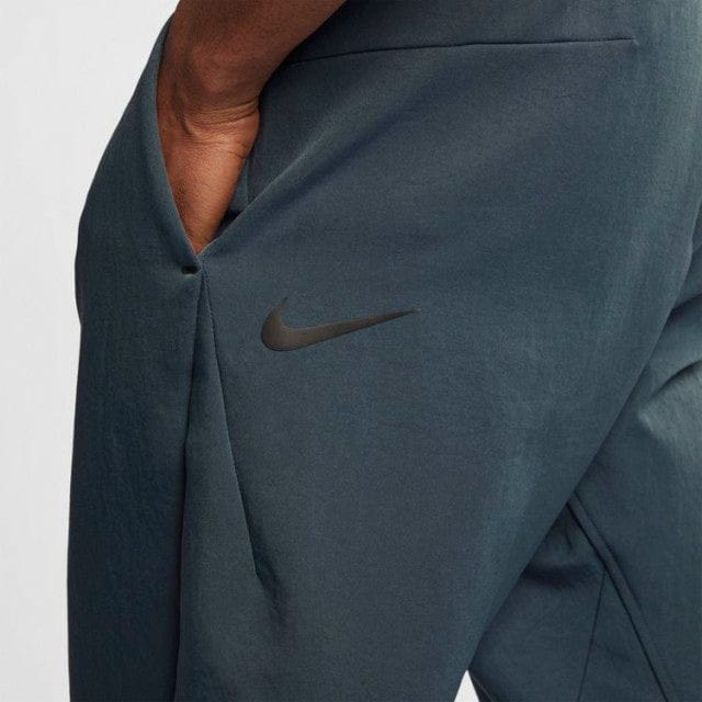 Calças Nike Sportswear Tech Pack Cropped Woven Homem Preto AR1562-010